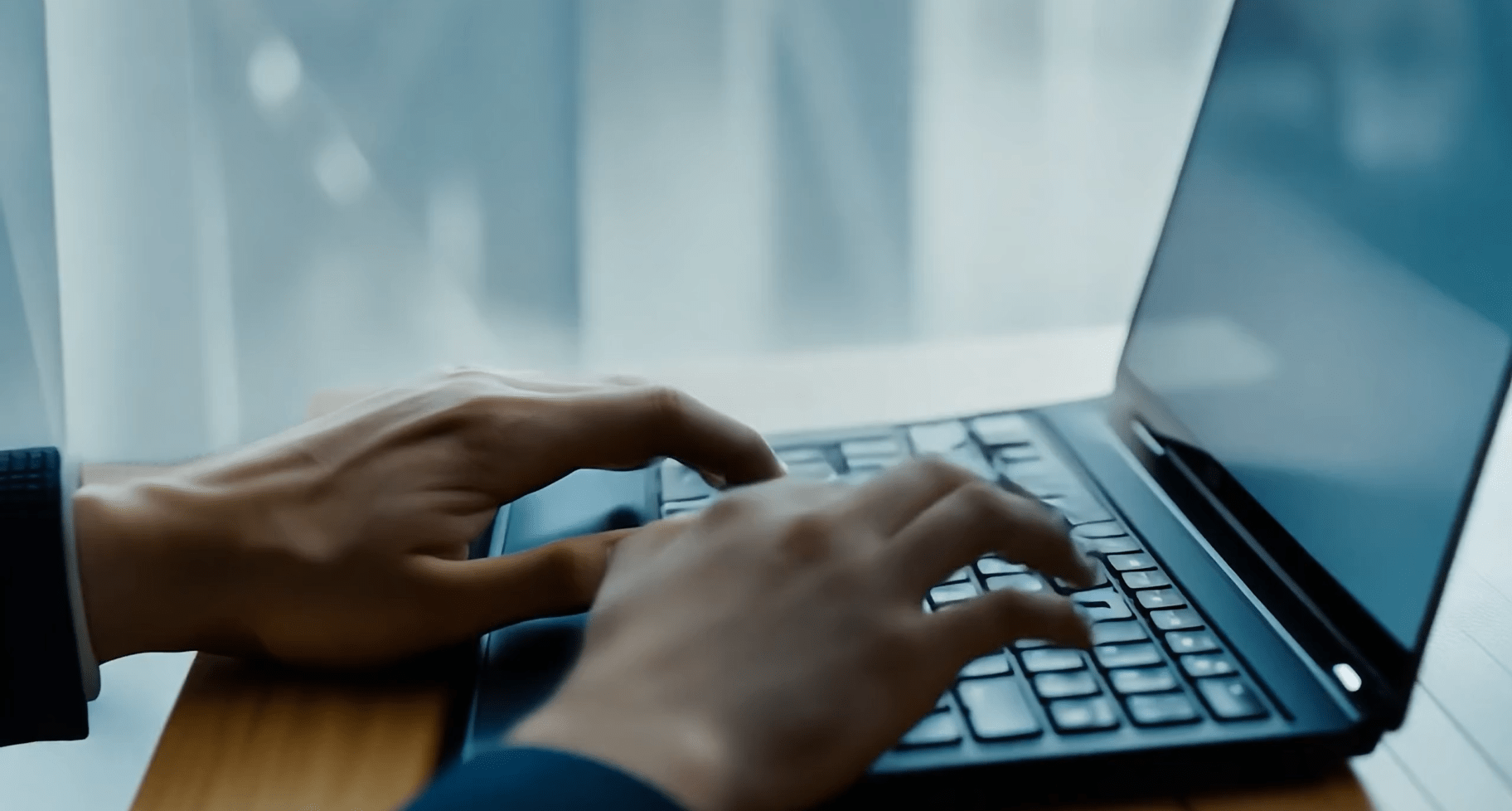0_Typing_Laptop_3840x2160 1 (1)-min